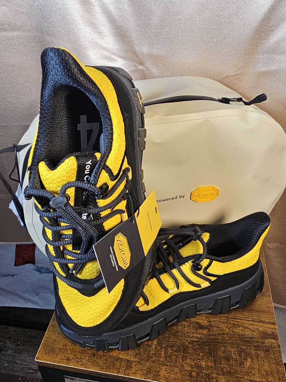 P448 Jackson Vibram Sneakers Yellow Black Chunky Trail Shoes NWT Case
